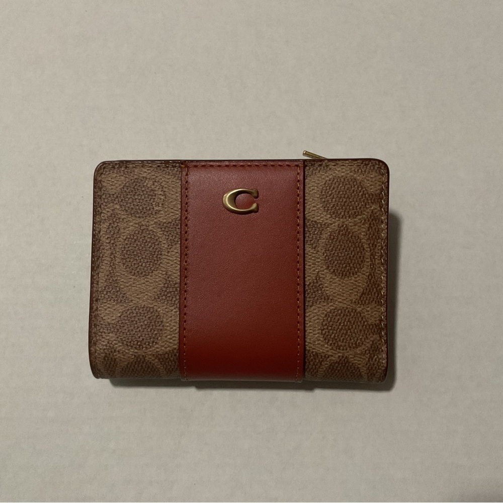 Coach Tan and Red Signature Wallet NWOT.